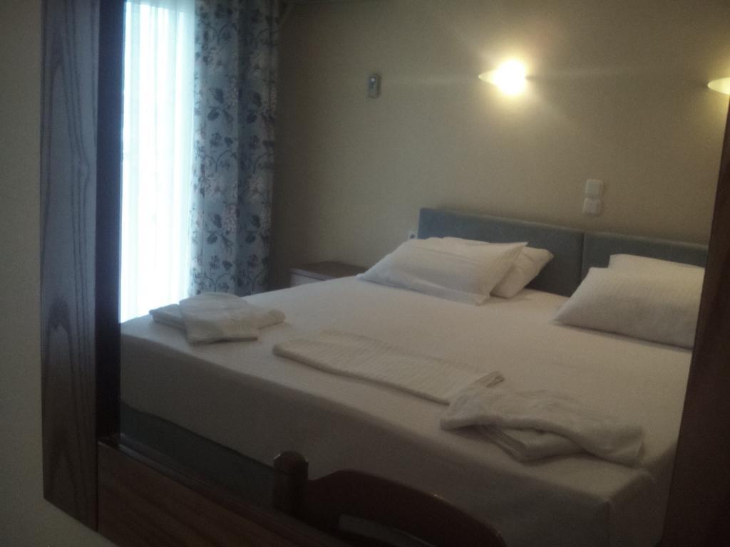 G. Kiapekou Aparthotel Loutra Edipsou  Buitenkant foto