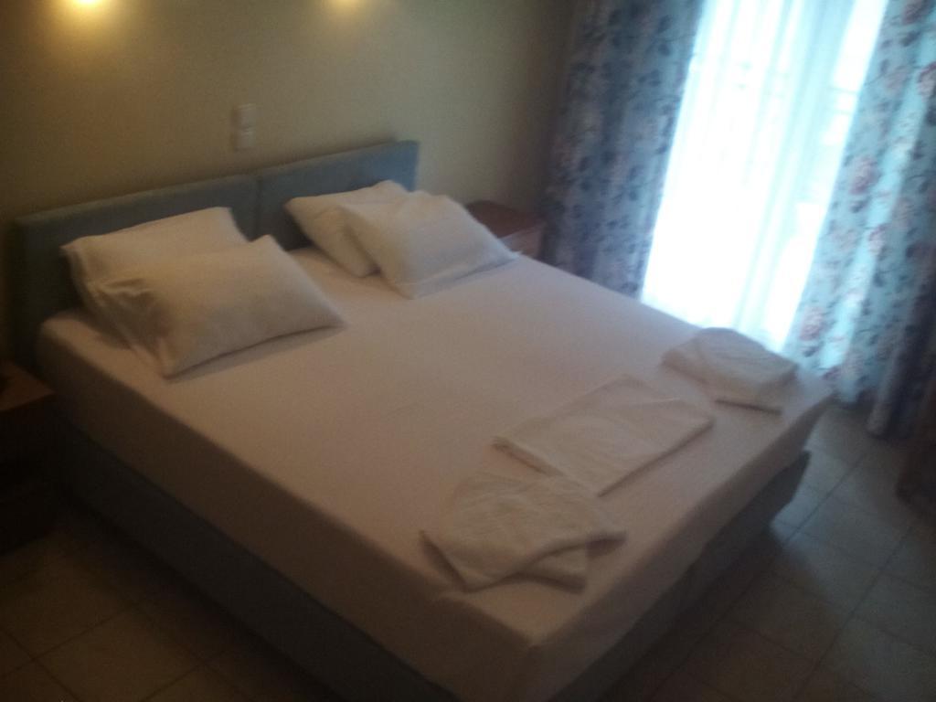 G. Kiapekou Aparthotel Loutra Edipsou  Buitenkant foto