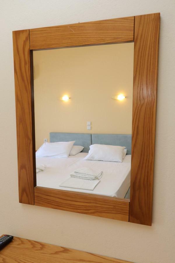 G. Kiapekou Aparthotel Loutra Edipsou  Buitenkant foto