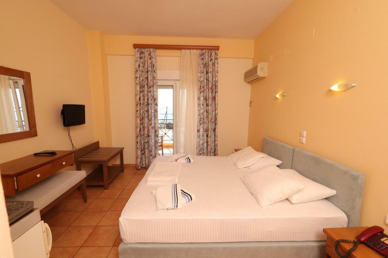 G. Kiapekou Aparthotel Loutra Edipsou  Buitenkant foto