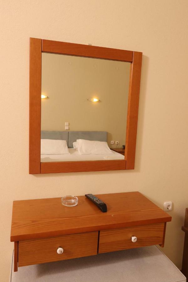 G. Kiapekou Aparthotel Loutra Edipsou  Buitenkant foto